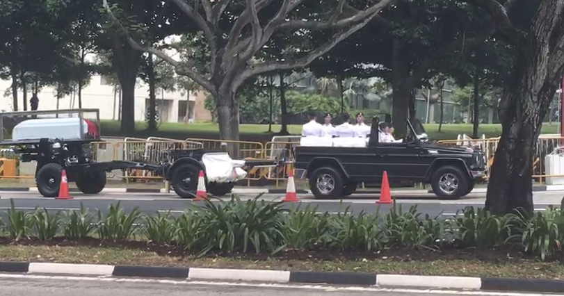 The gun carriage carrying Nathan’s casket arrives at Clementi Road just before the UCC. (Photo: Yahoo Newsroom)