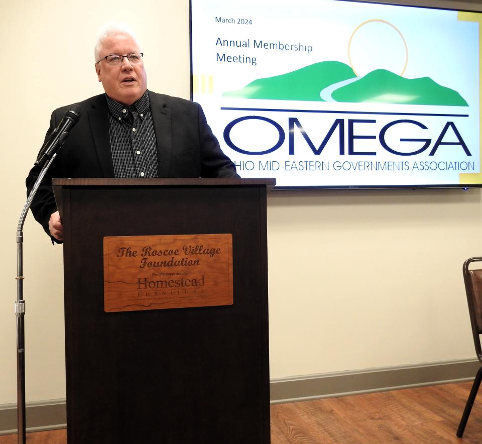 Ohio Mid-Eastern Governments Association President Joel Day, mayor of New Philadelphia, welcomes attendees to the recent annual membership meeting in Coshocton.