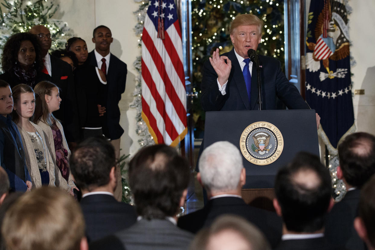 Donald Trump ist trotz der Schlappe in Alabama noch lange nicht am Ende (Bild: AP Photo/Evan Vucci)