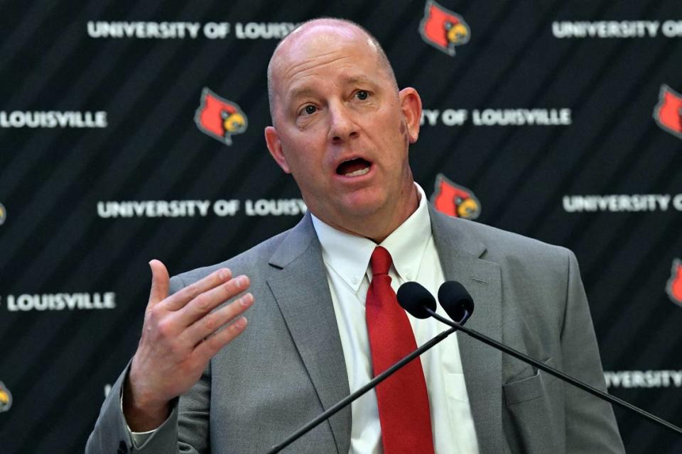 New Louisville head man Jeff Brohm has been a good “rivalry coach” over the course of his college career. He went 2-1 vs. Middle Tennessee State as Western Kentucky head man (2014-2016) and 4-1 against Indiana as Purdue coach (2017-2022).