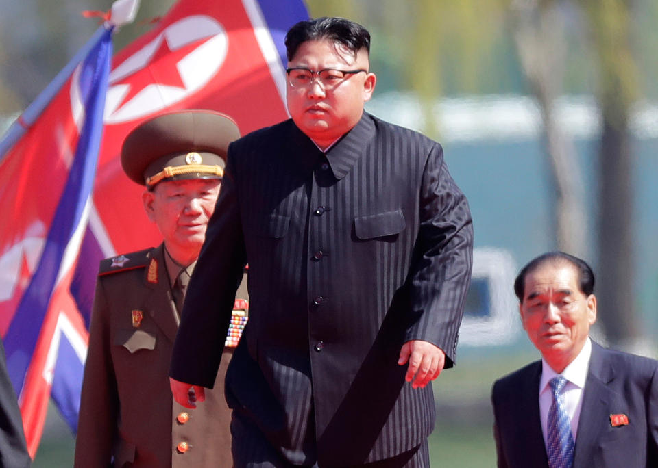 Der nordkoreanische Diktator Kim Jong-un ist nicht das einzige Staatsoberhaupt, das derzeit atomar aufrüstet. (Bild: AP Photo/Wong Maye-E, File)