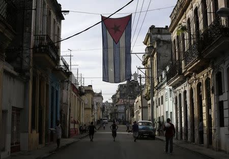 A Cuban flag hangs from a building in Havana December 27, 2014. REUTERS/Enrique De La Osa