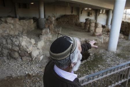 David Wilder, a spokesman for the Jewish community in the divided city of Hebron, gestures near an archaeological site in the Jewish settler neighbourhood of Tel Rumeida, in the occupied West Bank January 19, 2014. REUTERS/Ronen Zvulun