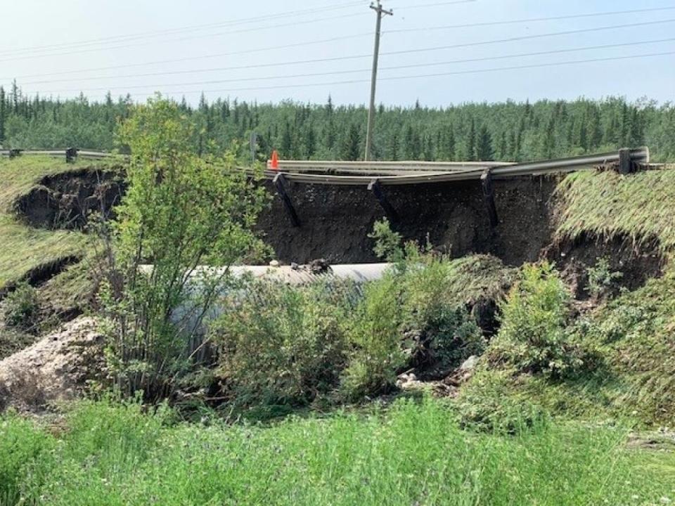 The North Klondike Highway near Horse Creek Road is down to one lane traffic after water flooded that part of the highway on Monday. (Ta'an Kwäch'än Council - image credit)