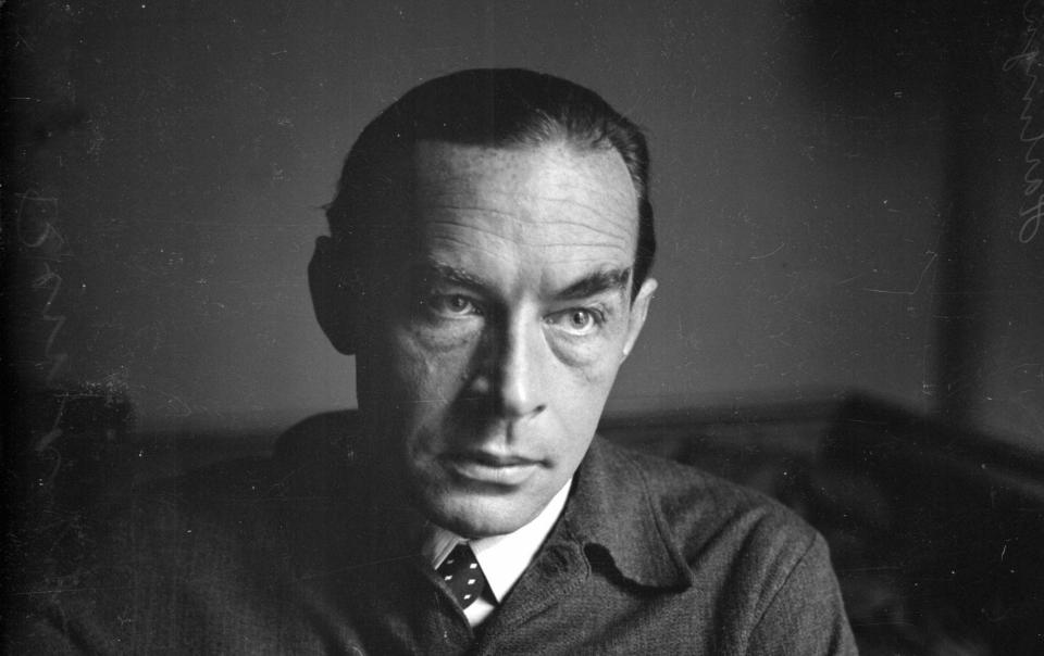 Witness to history: Erich Maria Remarque, circa 1950 - Albert Harlingue/Roger Viollet