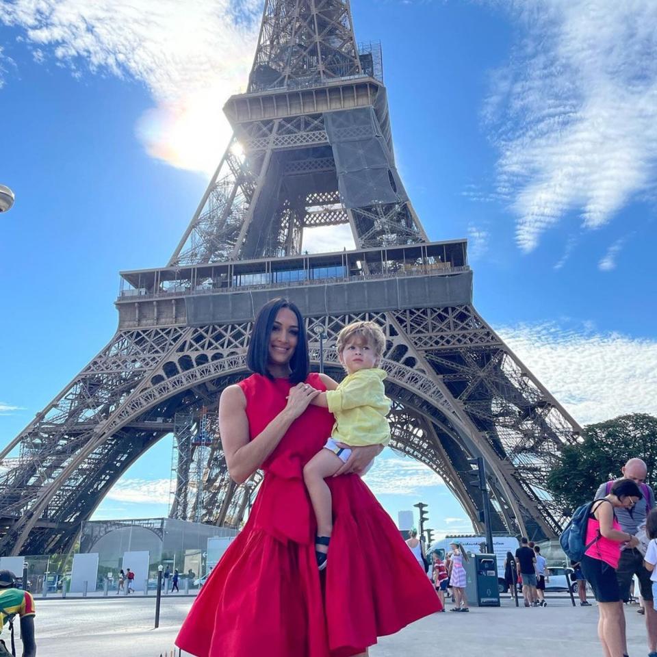 Nikki Bella and Her Family Head to the Eiffel Tower