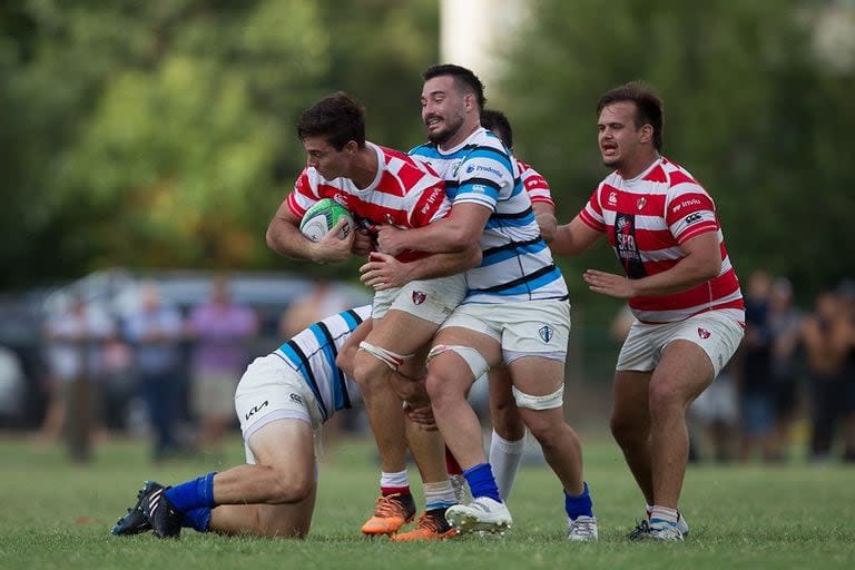 Andrea Panzarini, un perro de presa en la defensa de San Isidro Club; el tercera línea sostendrá un combate contra el también físico Alumni.