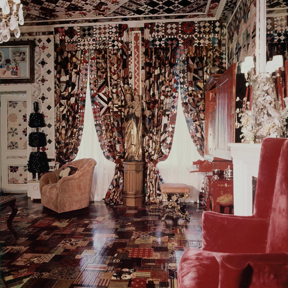 <h1 class="title">Bedroom of Gloria Vanderbilt, 1970</h1><cite class="credit">Photographed by Horst P. Horst, <em>Vogue</em>, February 1970</cite>