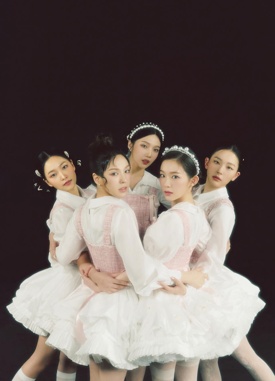 Red Velvet as ballerinas in Feel My Rhythm. (Photo: SM Entertainment)