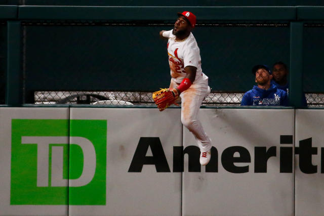 Ozuna's catch attempt goes awry 