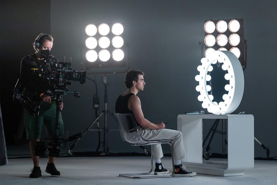 Joe Jonas, singer, songwriter and actor, films a new advertising campaign for EVO Visian® ICL - a new FDA-approved vision correction lens designed for the correction/reduction of myopia (nearsightedness) and astigmatism. Earlier this month, Jonas had EVO lenses implanted by his doctor to upgrade his vision and break free from the hassles of contact lenses and eyeglasses. Visit https://EVOICL.com on Wednesday, August 10, 2022 in Miami, Fla.