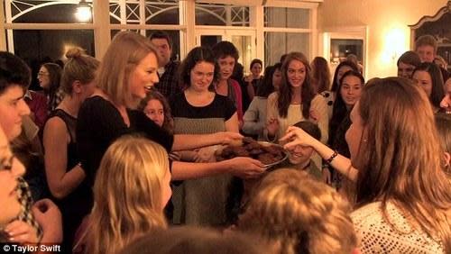 Taylor Swift passing out desserts