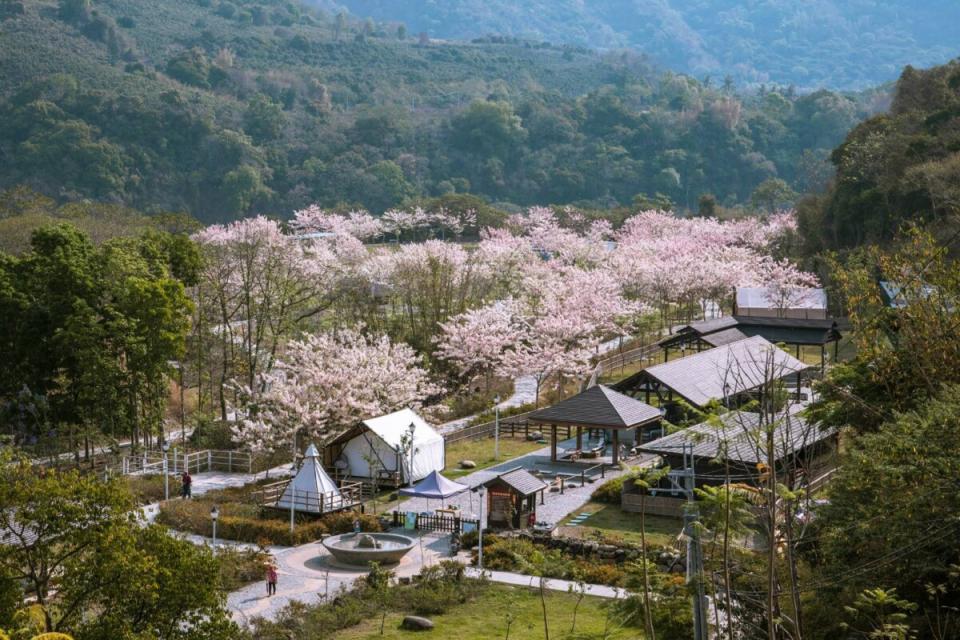 ▲寶來花賞溫泉公園佔地5.4公頃，群山圍繞風景優美。（記者王苡蘋翻攝）