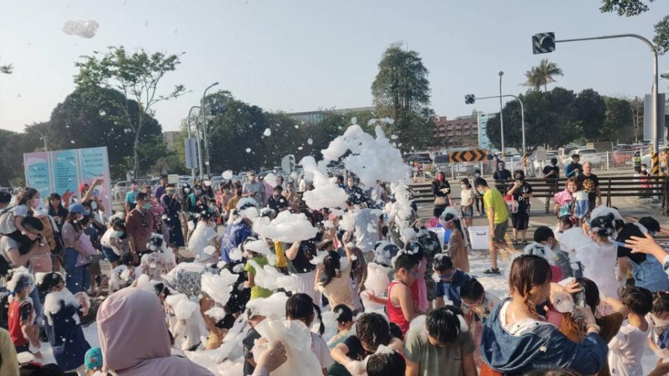 清明連假台南市推出許多藝文親子活動，像是水交社晴空藝術節。（市府提供）