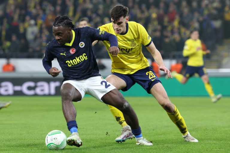 Fenerbahce's Nigerian defender Bright Osayi-Samuel (L) in action during a UEFA Conference League match on March 7, 2024 (VIRGINIE LEFOUR)