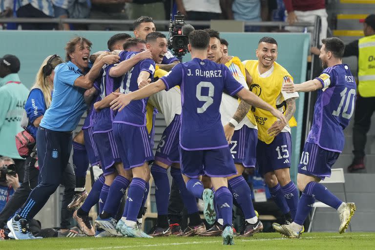 El primer gol de la Argentina generó desahogó, luego de que Messi fallara un penal