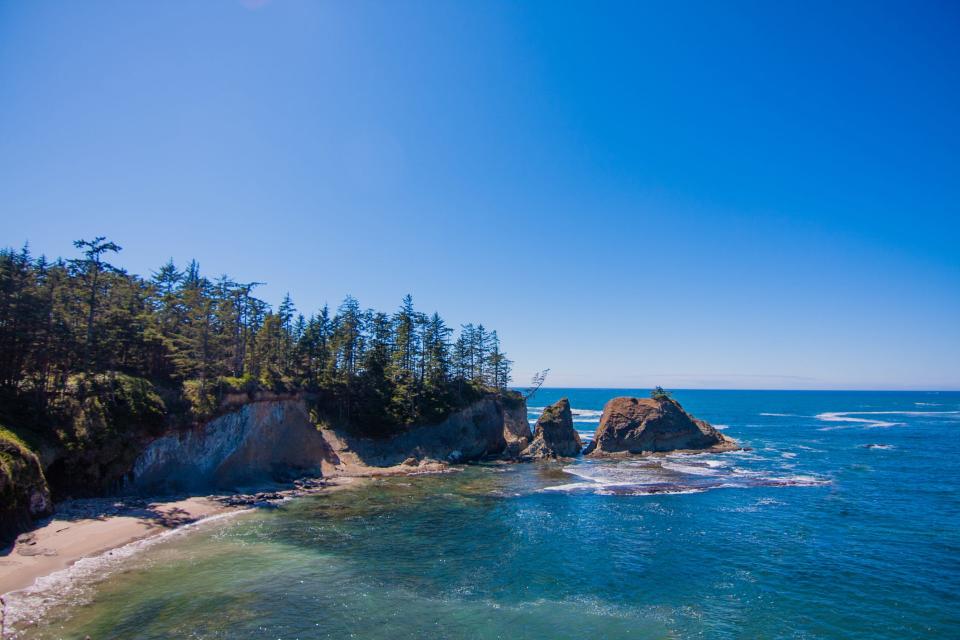 Coos Bay, the largest city on Oregon’s gorgeous Pacific Coast,offers a chance to visit sandy beaches surrounded by a beautiful natural setting with three different state parks within 15 miles.