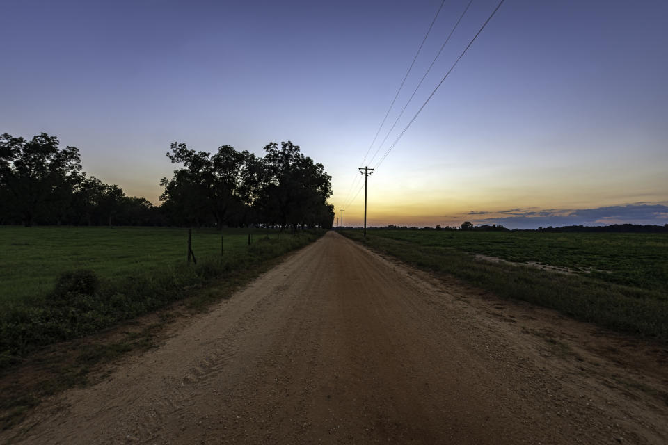 empty dirt road