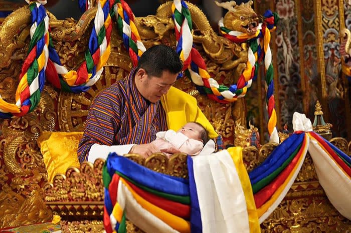 El rey de Bután con su hija