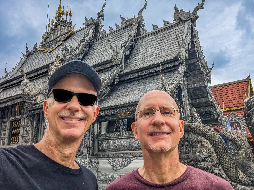 Brent und Michael vor dem Silbertempel