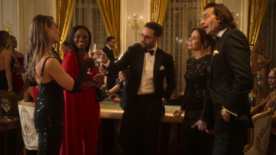 Daniel Daggers (centre) toasts his agents at a black tie party (Netflix)