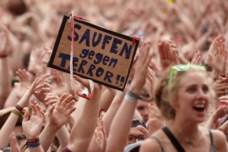 Die Festivalbesucher ließen sich vom Terroralarm nicht die Feierlaune verderben (Bild: dpa)