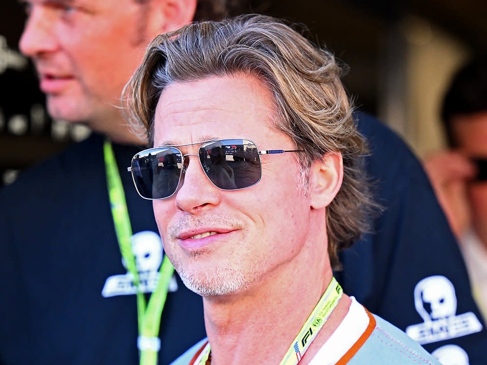 Brad Pitt kam mit lässiger Pilotensonnenbrille zum Grand Prix in Austin. (Bild: getty/Clive Mason - Formula 1 / Formula 1 via Getty Images)
