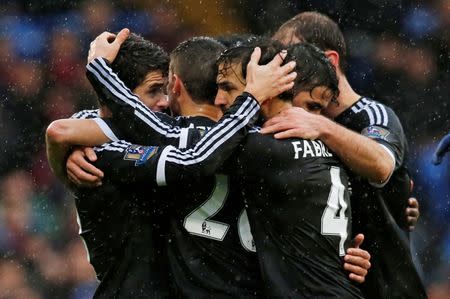 Football Soccer - Crystal Palace v Chelsea - Barclays Premier League - Selhurst Park - 3/1/16 Oscar celebrates with team mates after scoring the first goal for Chelsea Action Images via Reuters / John Sibley Livepic