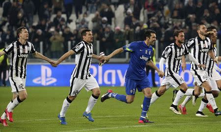 Juventus' players celebrate after defeating Borussia Dortmund during their Champions League round of 16 first leg soccer match at the Juventus stadium in Turin February 24, 2015. Juventus won 2-1. REUTERS/Alessandro Bianchi