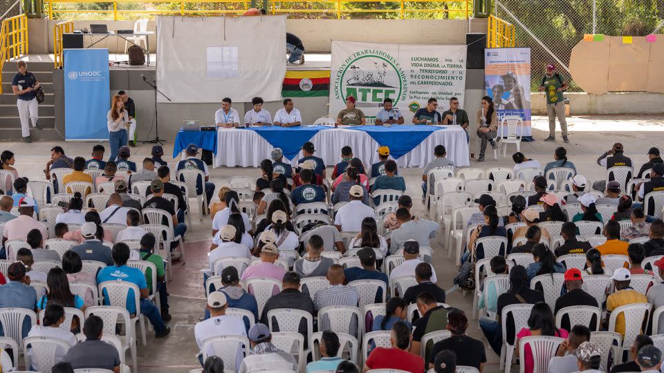 The meeting between Colombia's government and drug farmers in Cajibio. - UNODC
