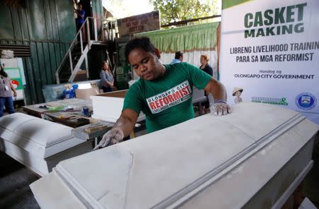 A former drug user undergoing rehabilitation makes coffins as part of a local government drug rehabilitation program for people involved with the drugs "Shabu" (Methamphetamine Hydrochloride) in Olongapo city, northern Philippines, October 5, 2016. REUTERS/Erik De Castro