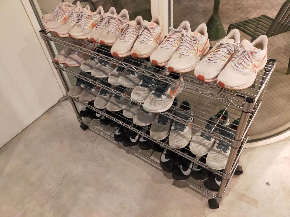 capsule hotel running shoes station