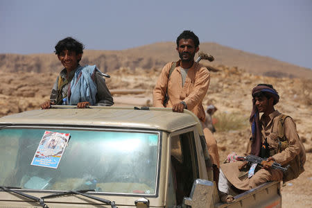 Members of the Popular Resistance militia backing Yemen's President Abd-Rabbu Mansour Hadi ride on the back of a truck as they head to the frontline of fighting against forces of Houthi rebels in Makhdara area of Marib province, Yemen June 28, 2017. Picture taken June 28, 2017. REUTERS/Ali Owidha