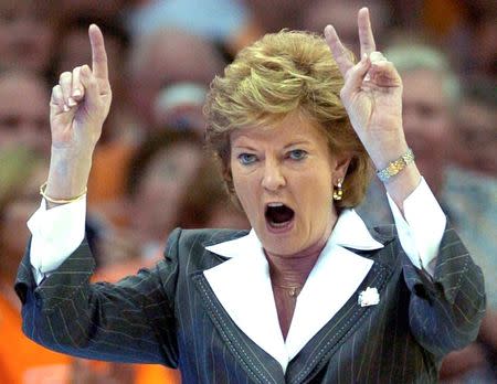 University of Tennessee Lady Volunteers' head coach Pat Summitt shouts instructions to her team during their NCAA women's semi-final basketball game against the University of North Carolina Tarheels in Cleveland, Ohio, United States April 1, 2007. REUTERS/John Sommers II/File Photo