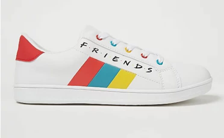 Friends trainer side on