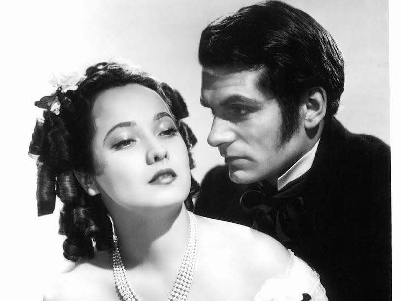 Laurence Olivier and Merle Oberon in "Wuthering Heights"