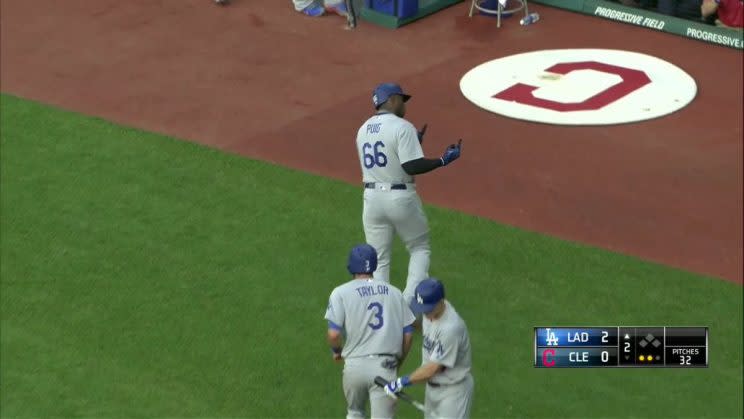 Yasiel Puig flips off Cleveland fans after hitting home run