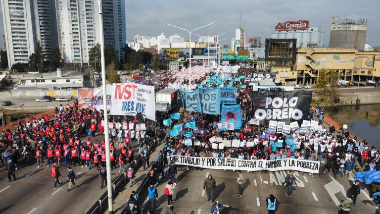 El corte de las organizaciones sociales del jueves pasado, en el Puente Pueyrredón