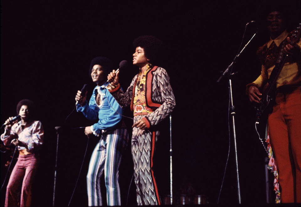 Michael Jackson performs on stage with the Jackson Five in London, November 1972, L-R Marlon Jackson, Jackie Jackson, Michael Jackson, Jermaine Jackson. (Photo by Michael Putland/Getty Images)