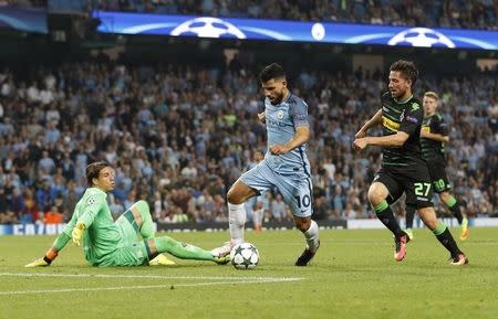 Britain Soccer Football - Manchester City v Borussia Monchengladbach - UEFA Champions League Group Stage - Group C - Etihad Stadium, Manchester, England - 14/9/16 Manchester City's Sergio Aguero scores their third goal to complete his hat trick Action Images via Reuters / Carl Recine Livepic