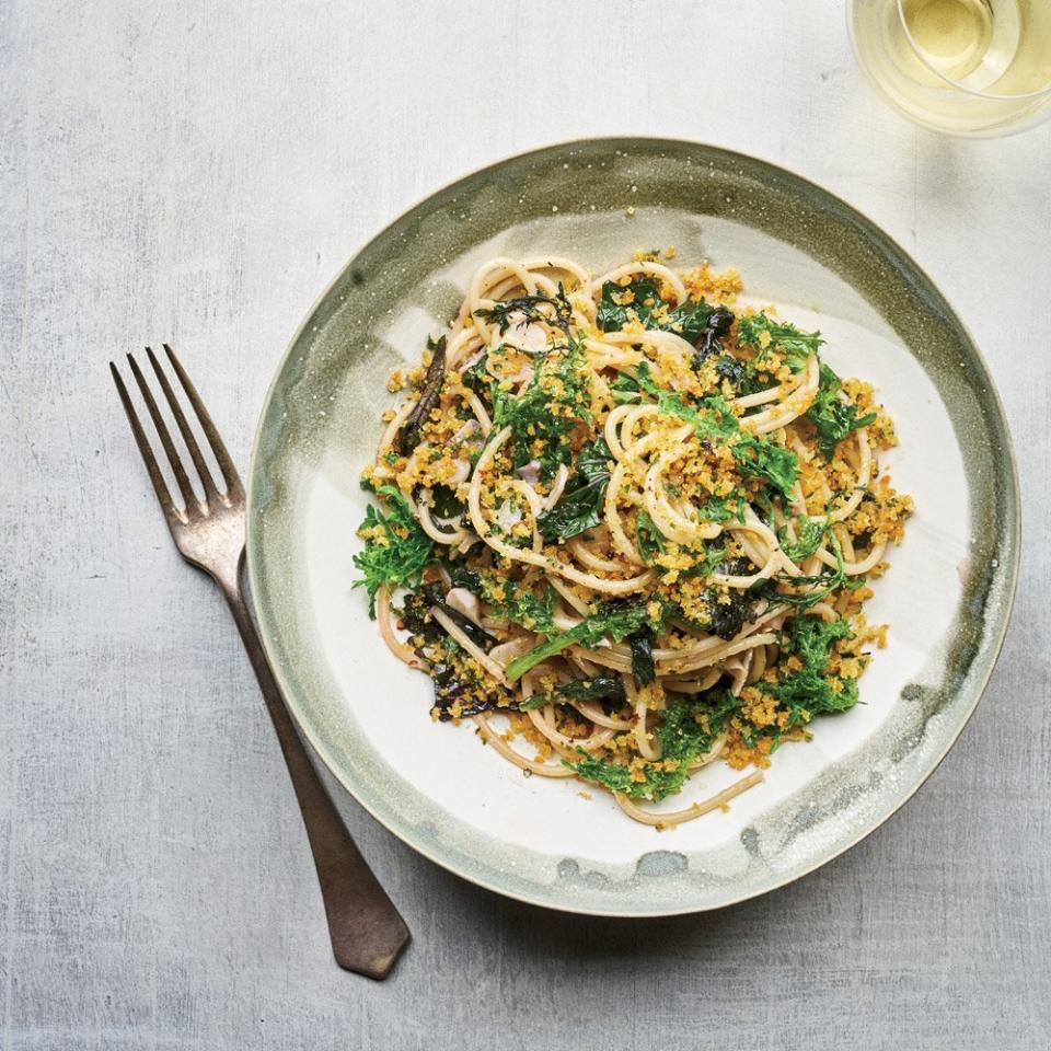 Garlicky Spaghetti with Mixed Greens 