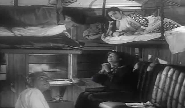 <div class="paragraphs"><p>A still from 'Kala Bazar' wherein Waheeda rests on the 'uparwala' seat</p></div>