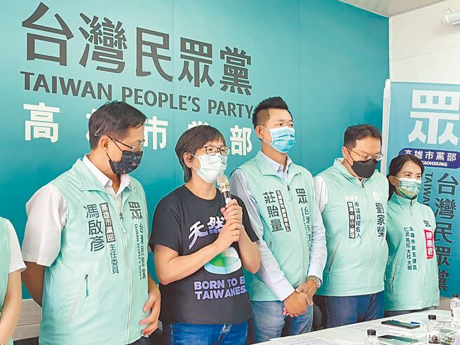 民眾黨選戰小組召集人、立委蔡壁如（左二）表示國民黨既然已經推出人選，在野大聯盟的形式就不存在。（洪靖宜攝）