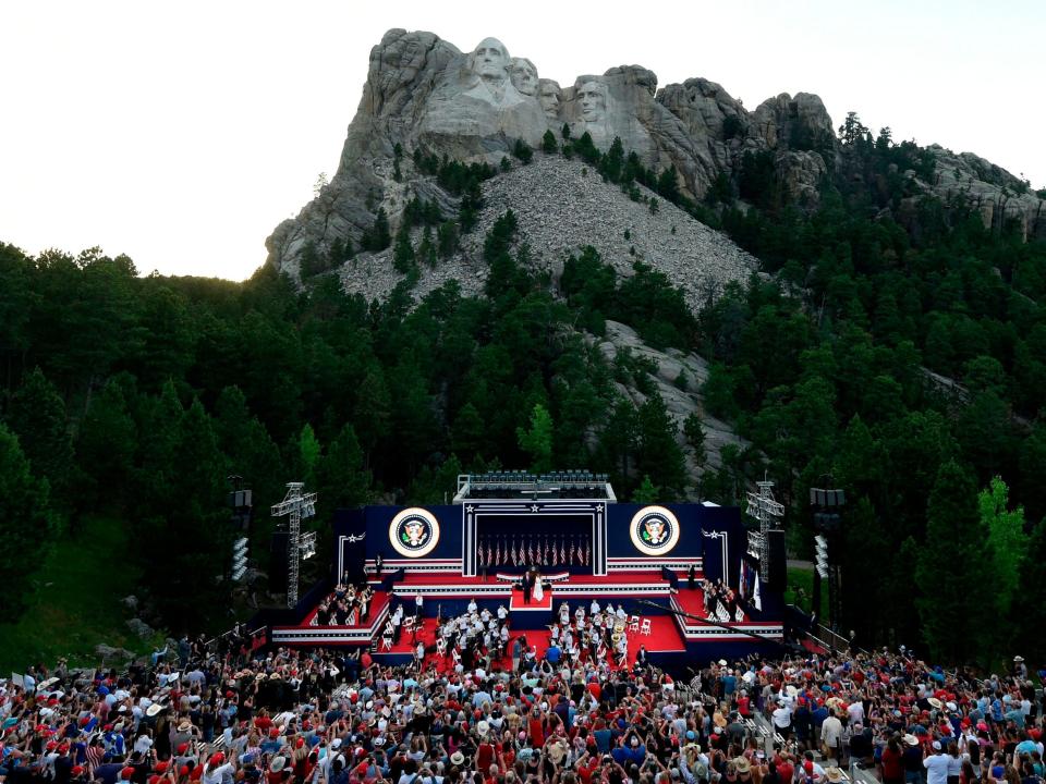 trump south dakota mount rushmore