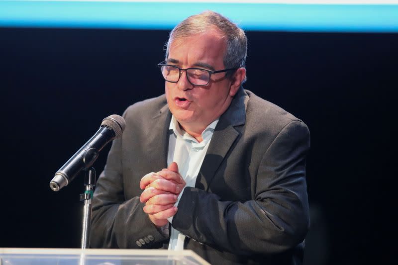 Rodrigo Londoño, alias "Timochenko", durante un acto de reconocimiento de responsabilidades de secuestros por parte de las FARC, en Bogotá, Colombia