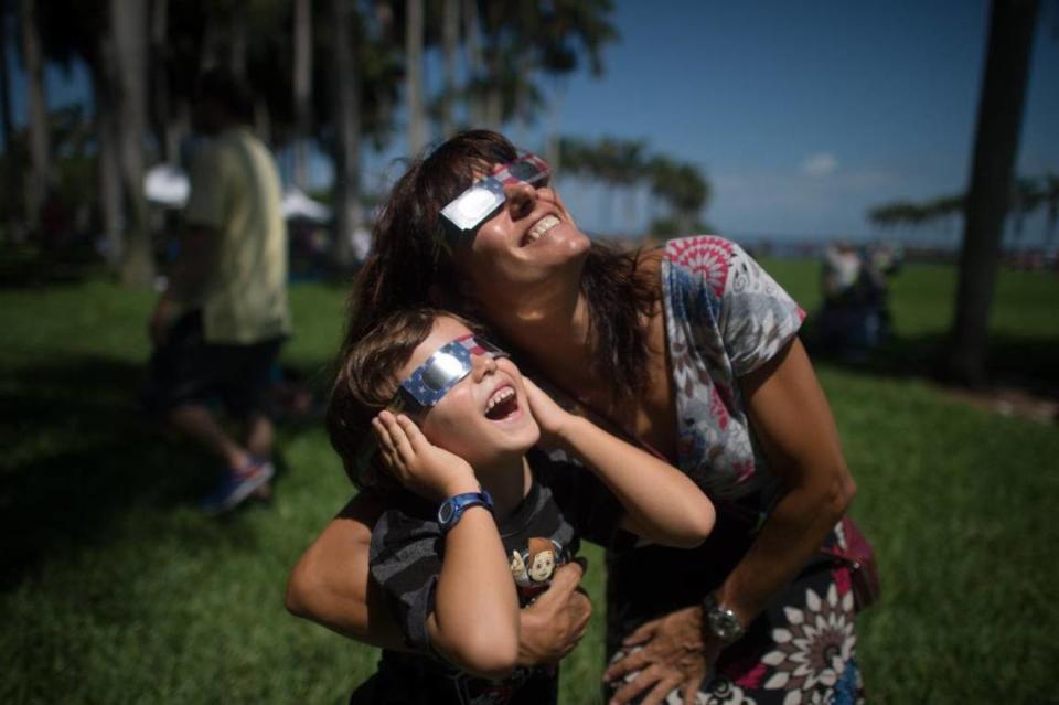 Descubra el día de Deering y el eclipse solar parcial en Deering State.