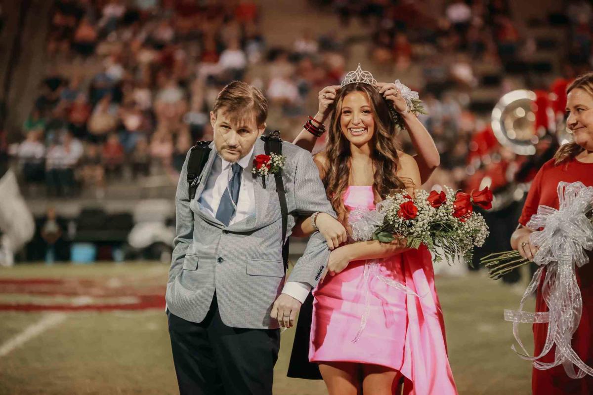 Amidst Cancer Battle, Determined Alabama Father Escorts Daughter As She's  Crowned Homecoming Queen