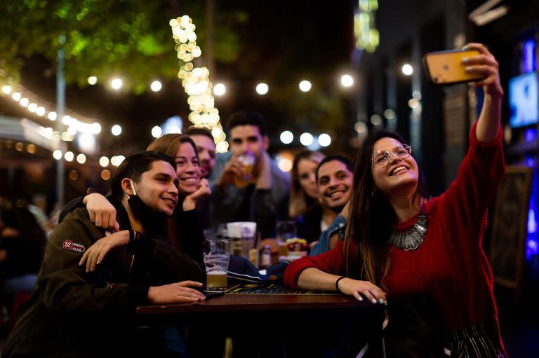 En las últimas horas antes de la efectivización del decreto con las nuevas restricciones, LA NACION recorrió los polos gastronómicos de Palermo y Recoleta. FOTOS: TOMAS CUESTA