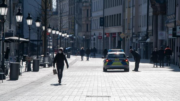 Die Richter werten das Verkaufsverbot für große Geschäfte als Ungleichbehandlung. Foto: dpa