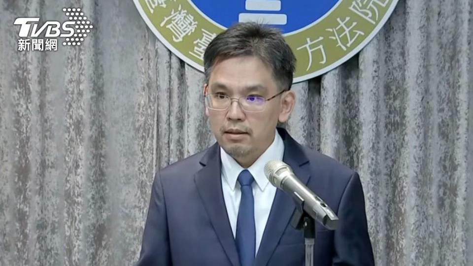 台北地方法院庭長江俊彥說明判決結果。（圖／TVBS）